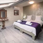בית נופש The Gallery - Garden And Garage וליקו טורנובו