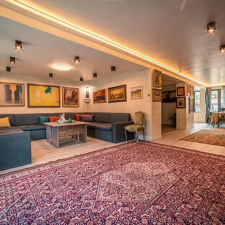 The Gallery - Garden And Garage