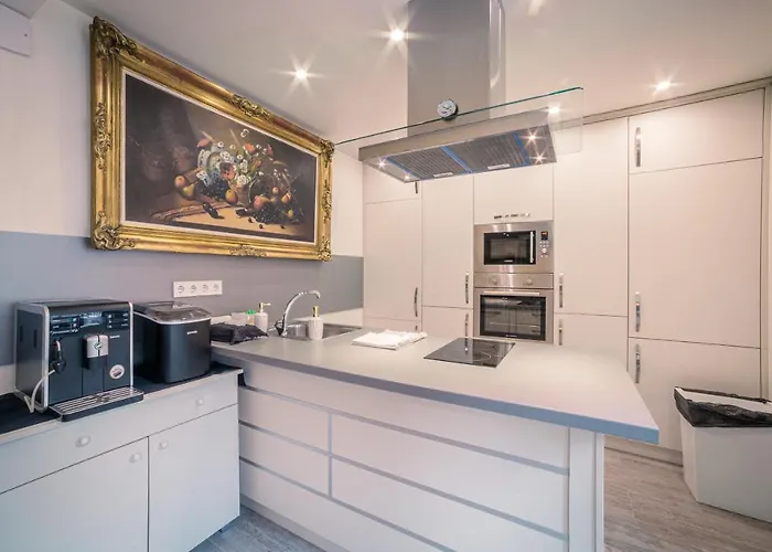 Case de vacanță The Gallery - Garden And Garage