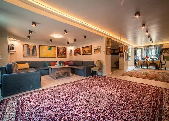 The Gallery - Garden And Garage