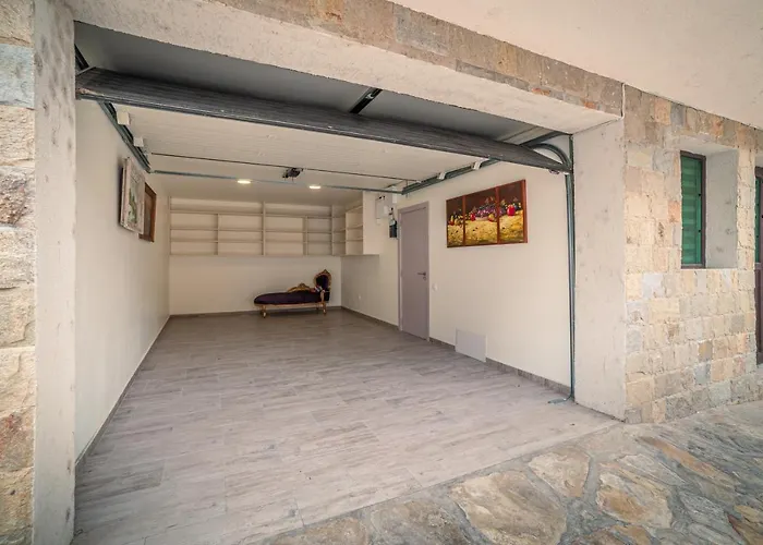 The Gallery - Garden And Garage * Veliko Tarnovo