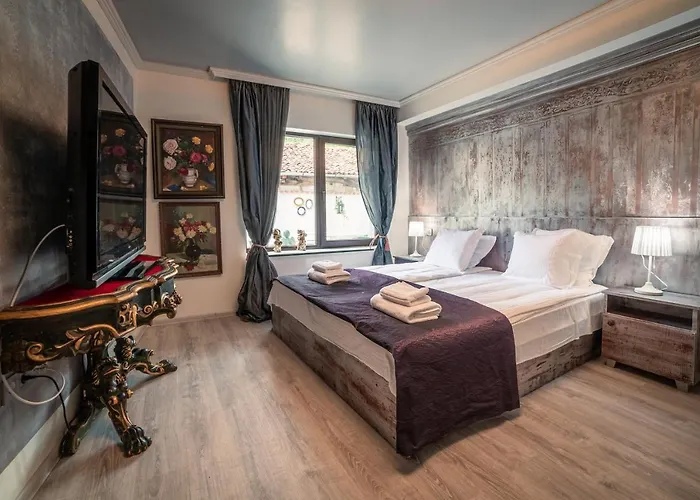 The Gallery - Garden And Garage *